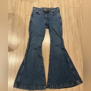 Wrangler High Rise Flare tag size 29x34 (measures 32” inseam)